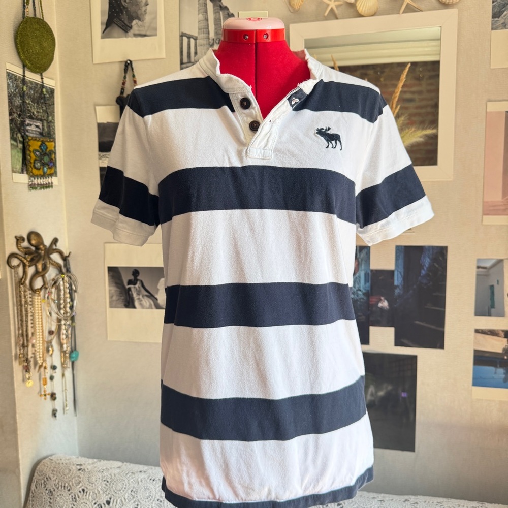 Abercrombie & Fitch Black and White Muscle Shirt